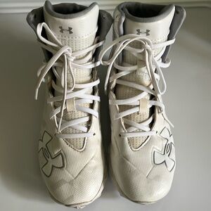 Under armor highlight lacrosse/football cleats in good condition size 3 1/2